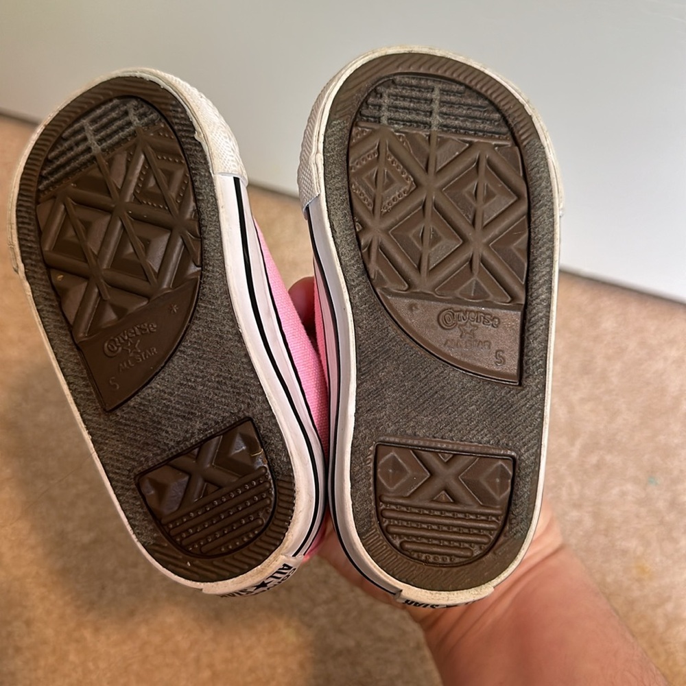 Pink high top converse - Picture 3 of 4